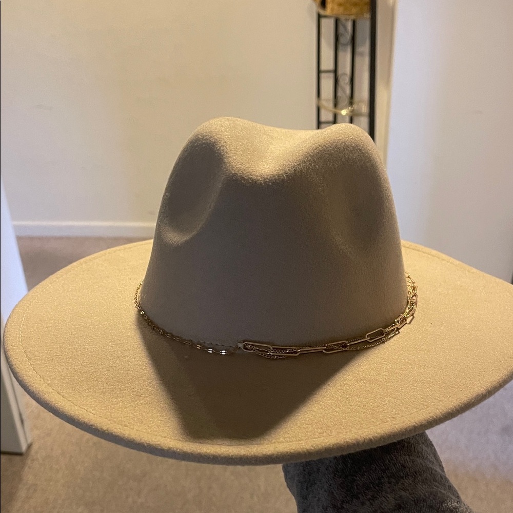 Elegant Cream Fedora with Gold Chain